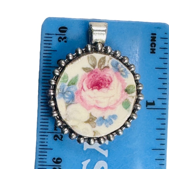 Vintage Homer LaughlinBroken China Round Pendant Floral Beaded Design Necklace - Picture 7 of 7